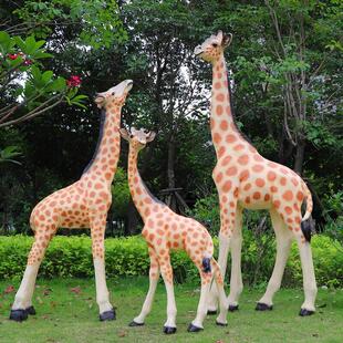 户外大型玻璃钢长颈鹿装饰摆件售楼处动物圆公园商场草坪造景雕塑