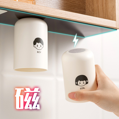 镜柜底磁吸式漱口杯亲子一家四口倒挂壁挂儿童洗漱杯子牙刷置物架