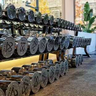 单位职工之家健身房健身器材厂家杠铃片包胶铸铁哑铃壶铃举重轮毂