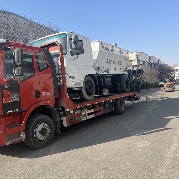 简易式灰料撒布车工地用水泥灰撒布机全自动白灰撒料车