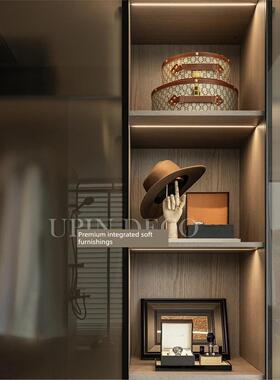 样板房衣帽间装饰品现代轻奢衣柜收纳盒箱梳妆台桌面托盘香水摆件