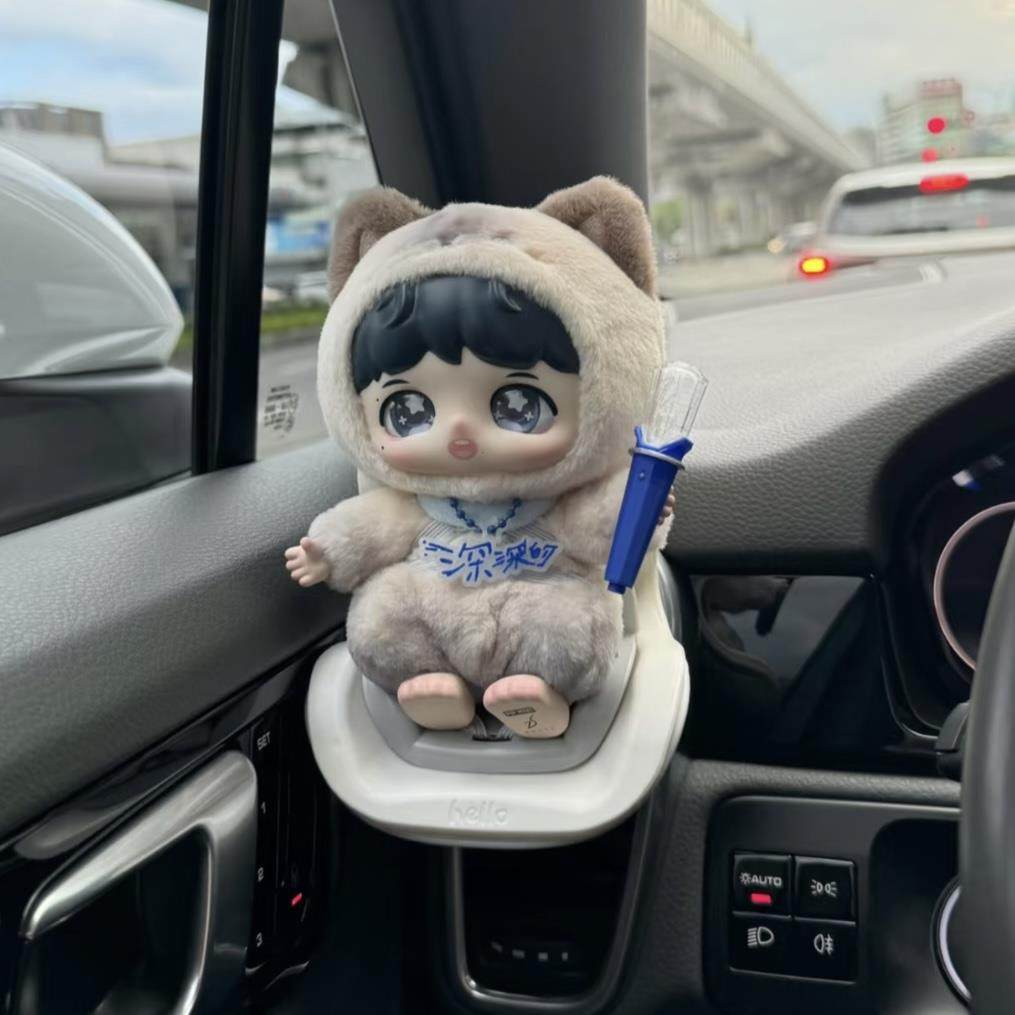 反深代词车载座椅周深泡泡玛特联名车载宝宝椅搪胶毛绒公仔车摆件