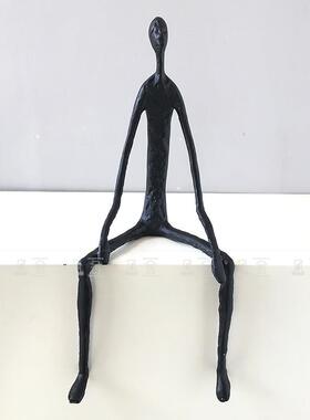 现代简约铸铁黑色抽象翘脚坐姿人物雕塑客厅玄关电视柜书房摆件