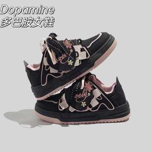 街拍爆款黑粉鞋子秋季新款2023多巴胺鞋子女ins潮厚底休闲板鞋女