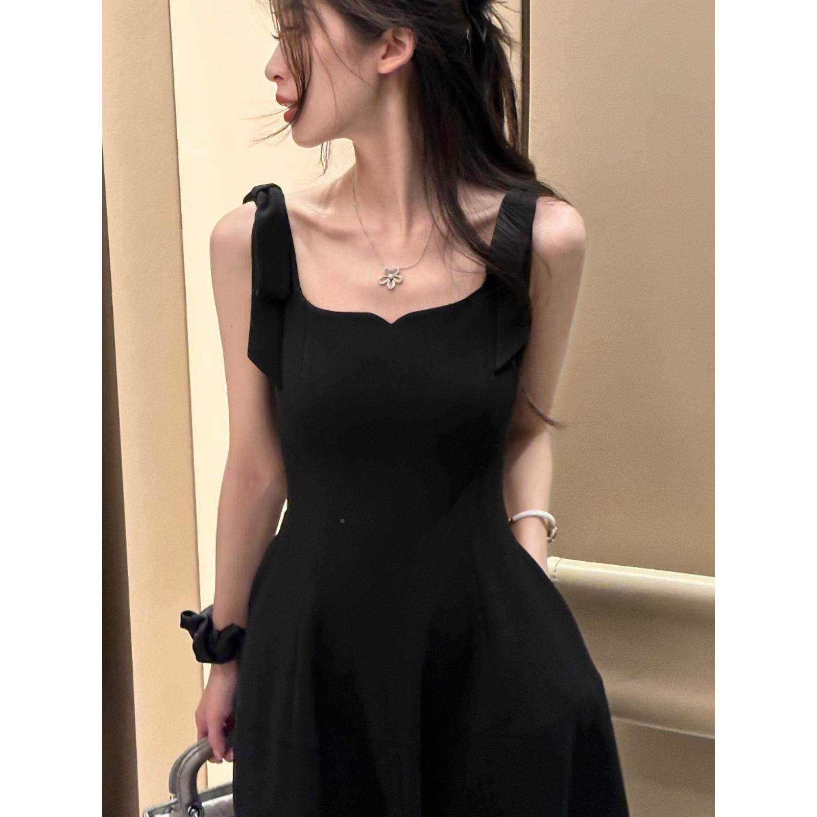 法式赫本风黑色方领吊带洋装女夏季欧货收腰大摆裙开叉小黑裙子