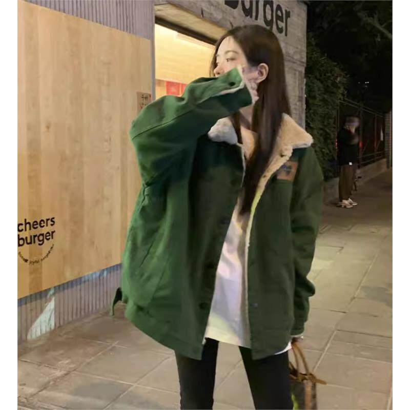 欧洲站绿色牛仔加绒外套女冬季2025年复古小个子羊羔毛加厚棉衣潮