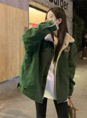 欧洲站绿色牛仔加绒外套女冬季2025年复古小个子羊羔毛加厚棉衣潮
