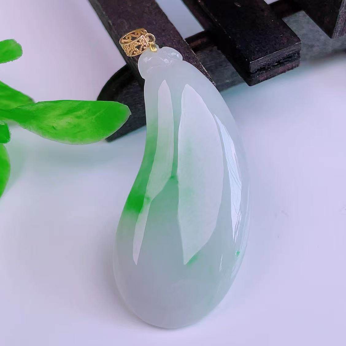 缅甸天然真品翡翠正品18k金扣头冰飘阳绿高端精品闪拍福瓜玉吊坠
