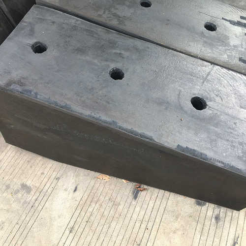 减震防撞橡胶块 橡胶缓冲垫块 工业设备桥梁船用橡胶垫
