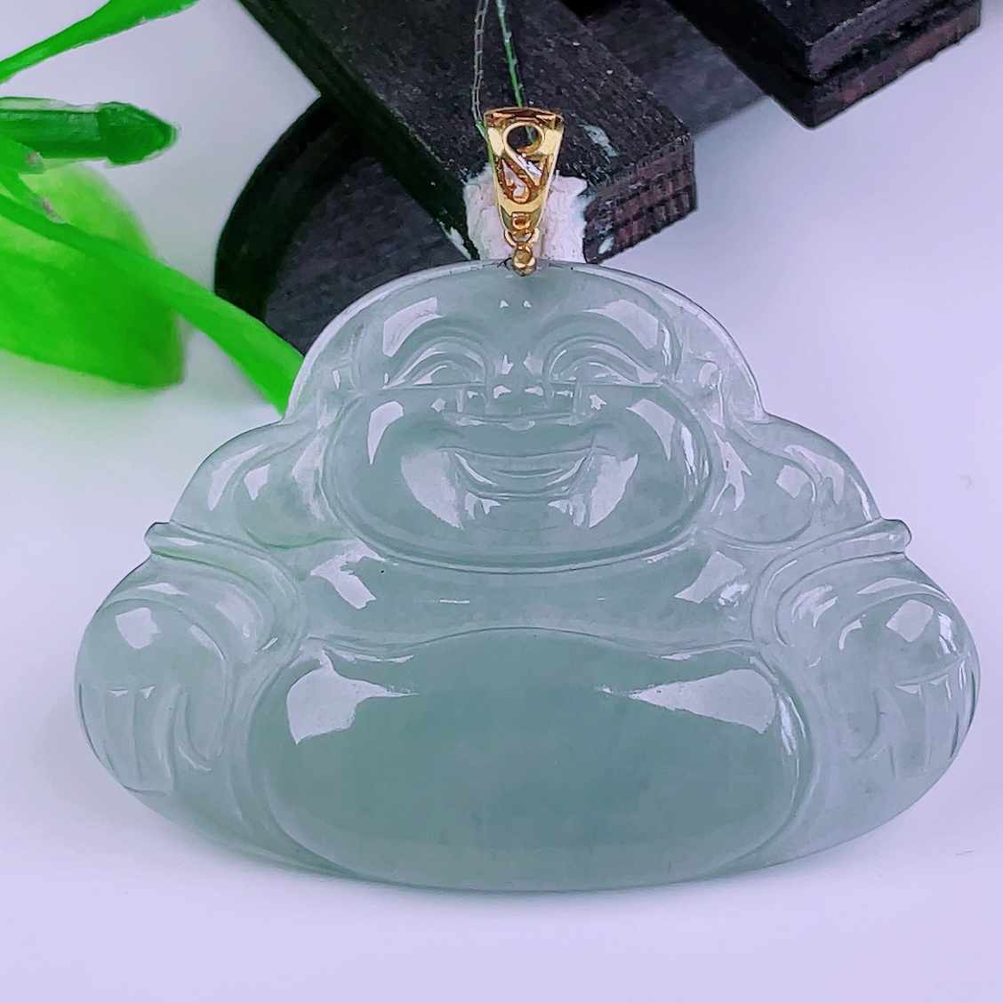 天然真品翡翠18k金镶嵌冰蓝色天空蓝高端精品时尚闪拍佛公玉吊坠