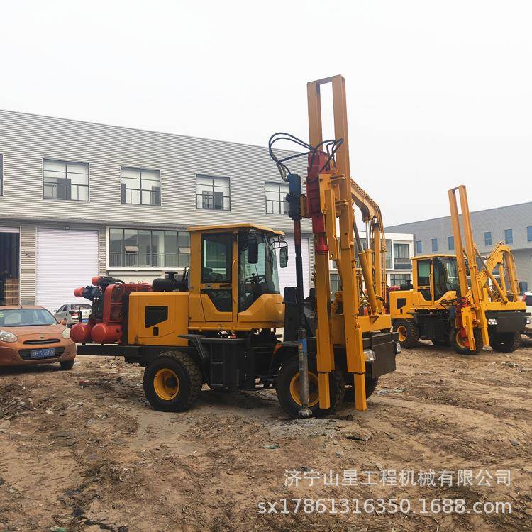 铲车式公路护栏打桩机高速波形护栏砸桩机四驱底盘打桩深度米