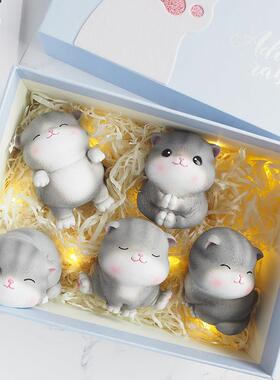 可爱小猫咪摆件治愈系办公室桌面生日2025新款送老师毕业礼物女孩