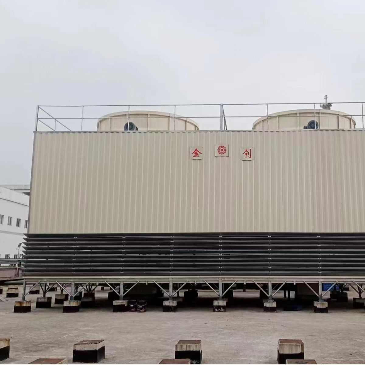 河南方形横流式玻璃钢冷却塔 封闭式超低音方形冷却塔工业凉水塔