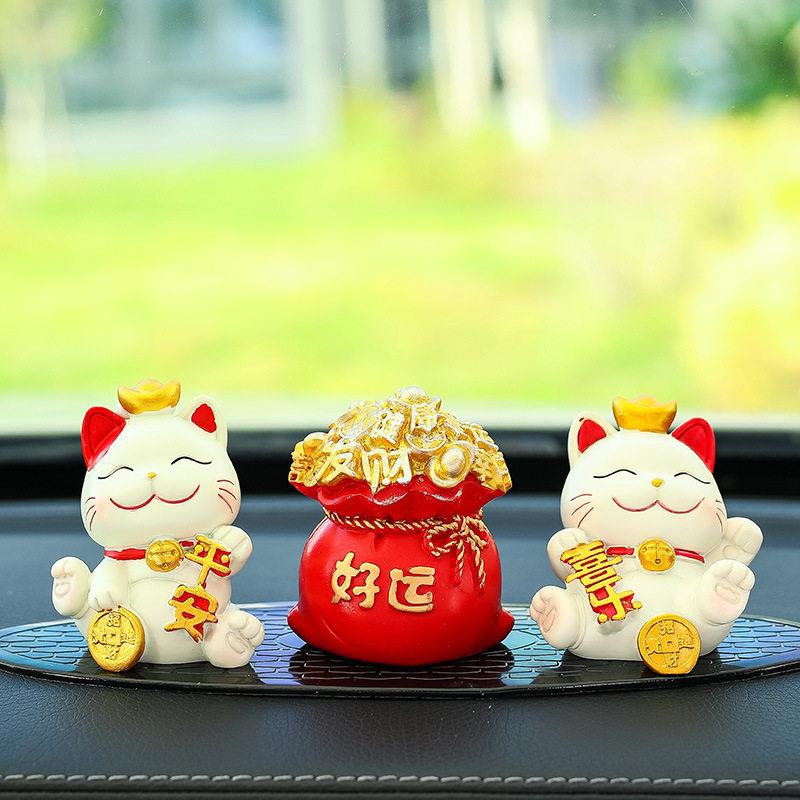 招财猫汽车摆件新年款幸运小猫车内中控台装饰用品网红小猫车用新