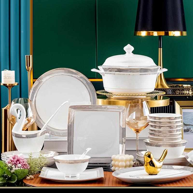 骨瓷碗碟套装批发家用景德镇陶瓷餐具轻奢碗盘勺组合全套活动礼品