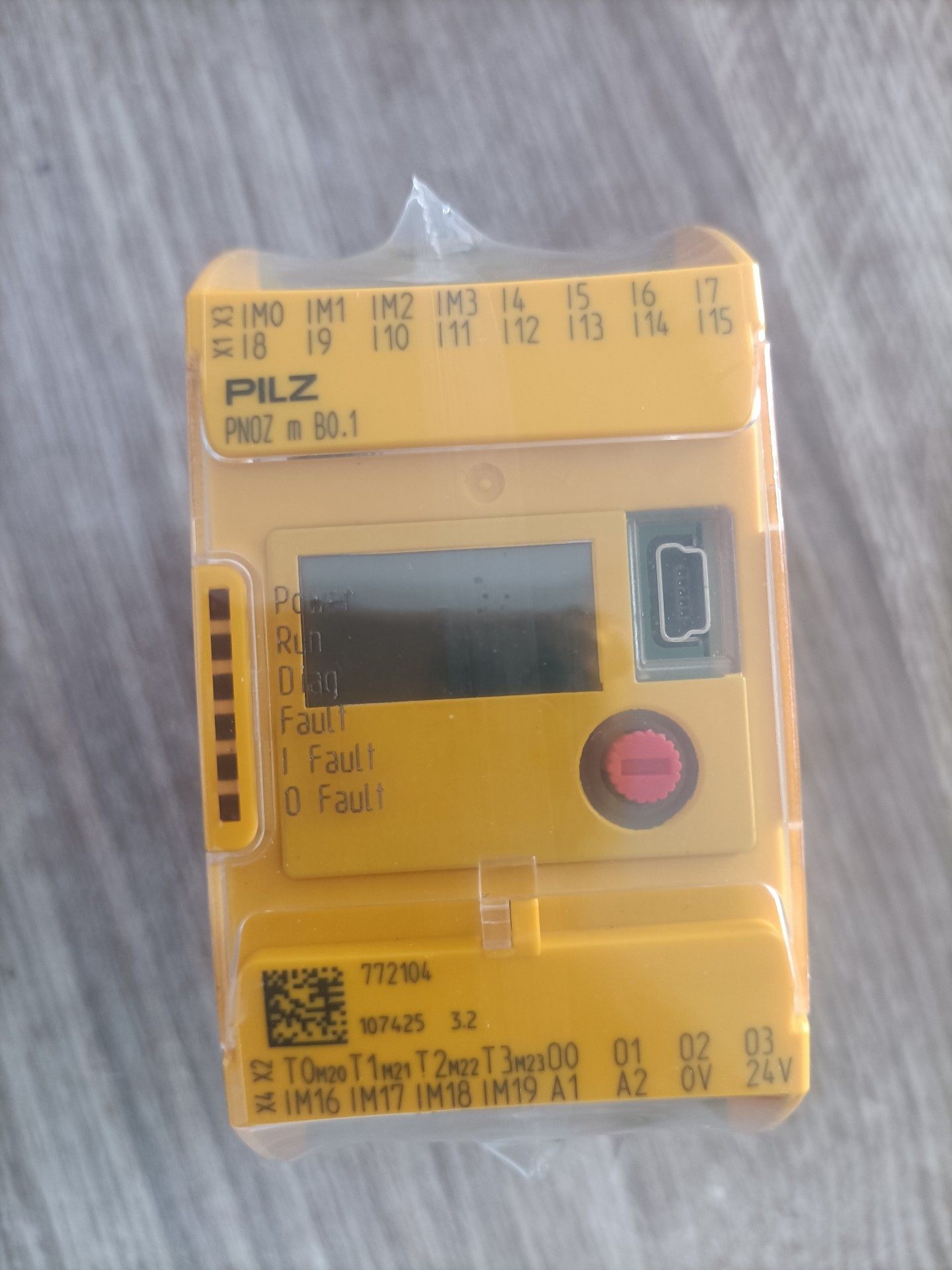 全新皮尔兹PILZ安全继电器PNOZ m B0.1，型号77