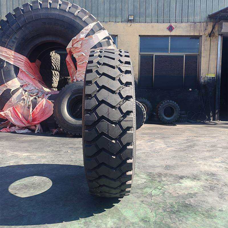 1400R20宽体宽体自卸车矿用花纹全钢丝成套带内胎工程机械轮胎
