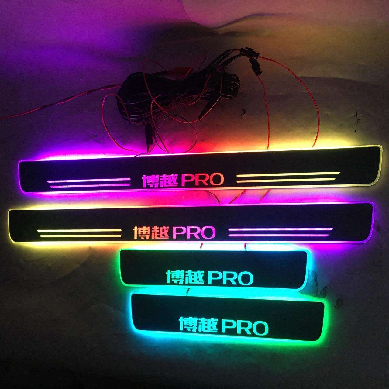 4片适用于吉利博越PRO带LED灯流光动态跑马灯门槛条迎宾踏板改装