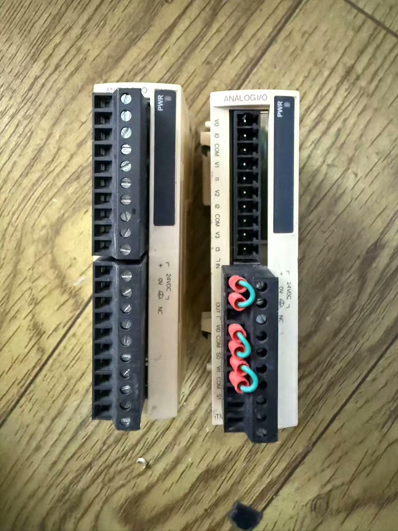 施耐德Tm2amm6ht，共两块，功能包好，成色如图所示，标