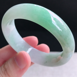 精品拍卖 翡翠玉正品飘绿贵妃手镯缅甸A货 重量55.82圈口53.8mm