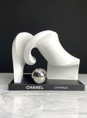 现代简约白色黑色蓝色几何扭转不规则摆件样板房售楼处软装饰品