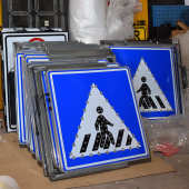 太阳能人行横道led人行横道黄绿学校荧光路口交通安全标牌指示牌