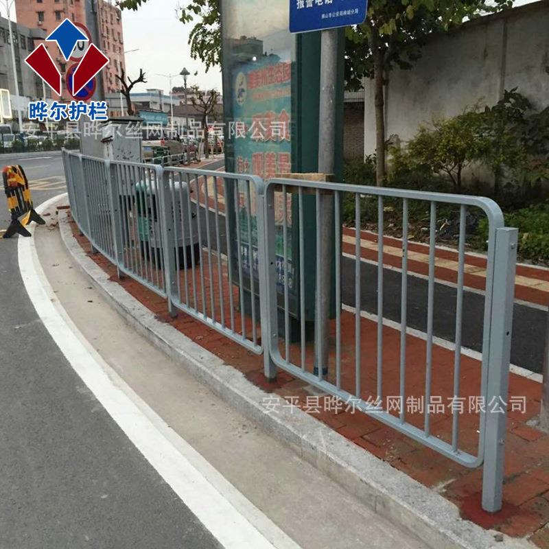 现货供应港式道路护栏 人行道路隔离护栏 市政马路车流秩序防护栏