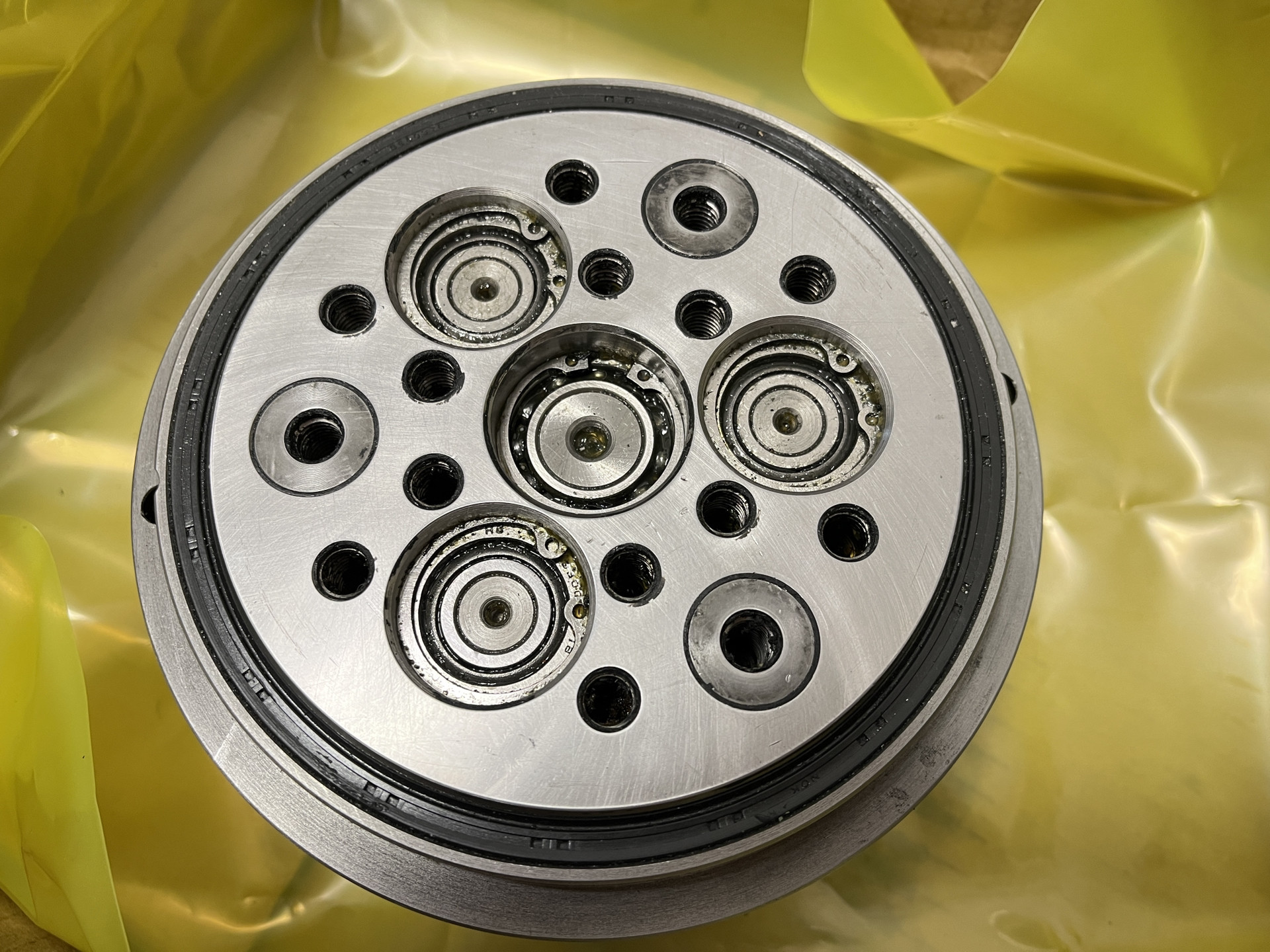 日本安川机器人用RV减速机，成色实物拍照，外径约147mm，