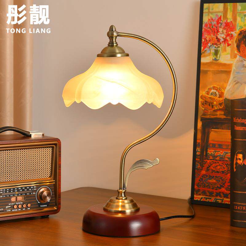 欧式复古卧室床头灯美式简约宿舍书房书桌婚庆长明灯实木调光台灯