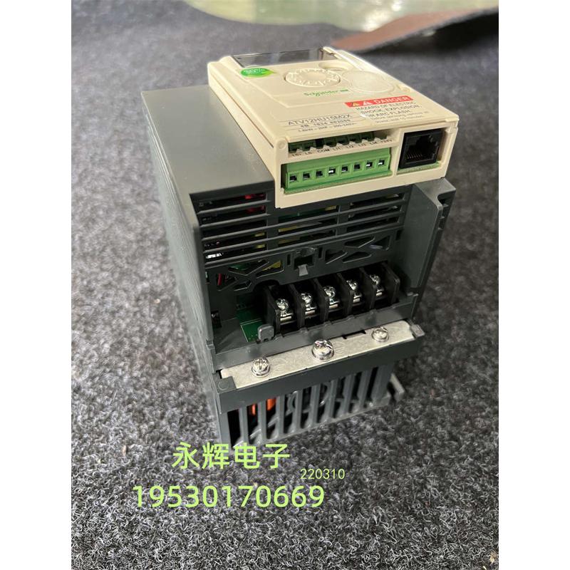施耐德变频器ATV12HU15M2X 1.5KW 220V二手拆机功能包好 实物图