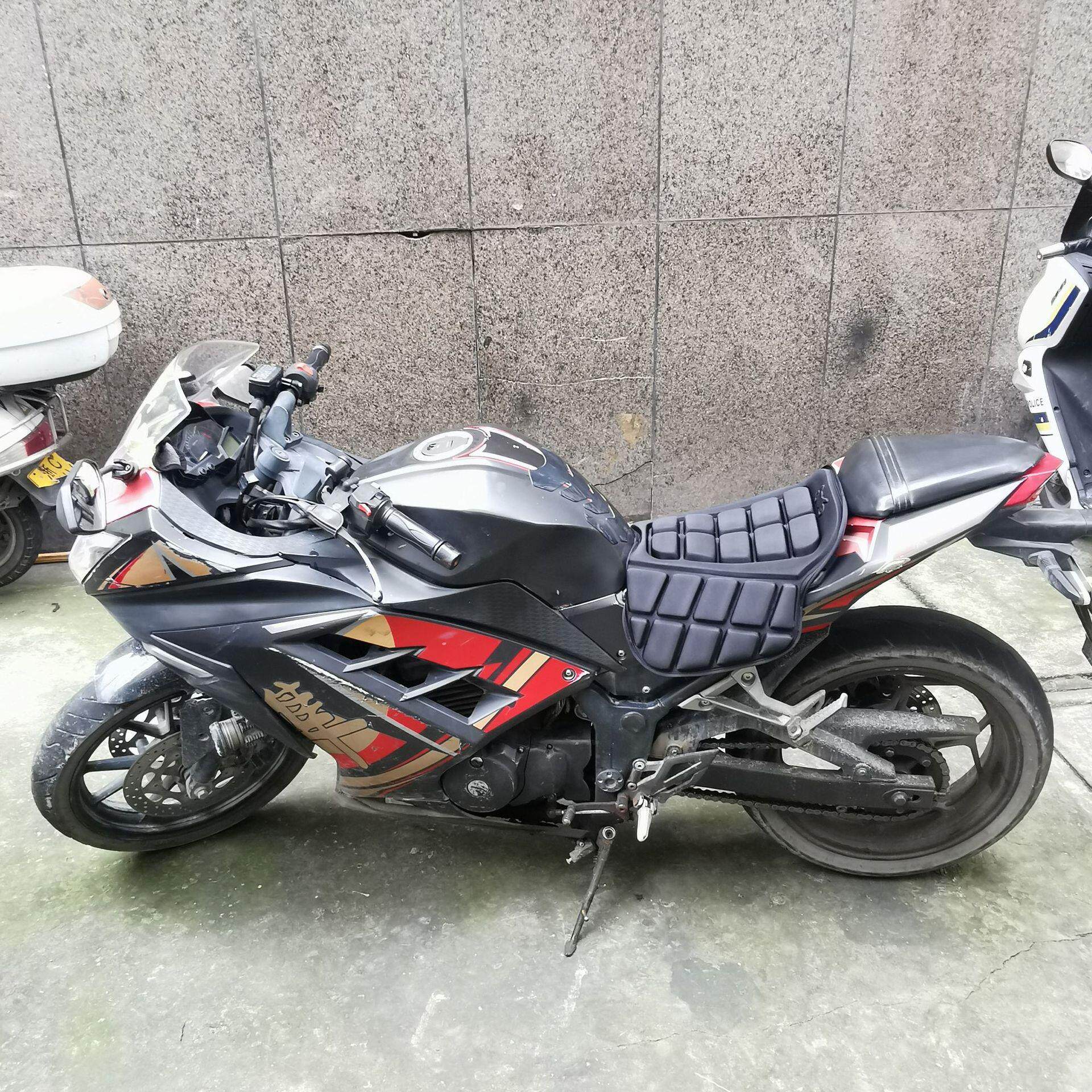 马鞍式摩托车坐垫防水防晒座垫套电动车配件通用减压防震透气防滑