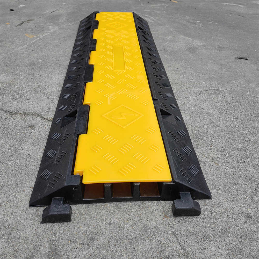 橡胶三线槽减速带PE电缆保护槽压线板室内外展会舞台电线过线,五金/工具,减速带\减速垄,淘宝优惠券,粉丝福利购,淘宝优惠卷