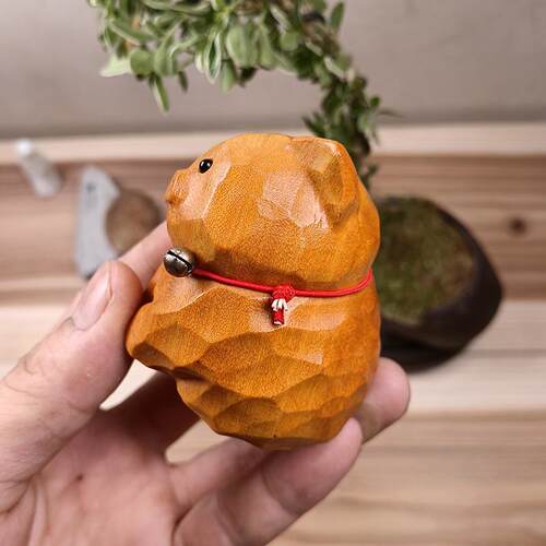 黄金檀小猪手把件创意工艺品摆件檀木雕刻福猪生肖动物家居桌面茶