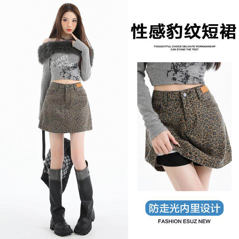 秋冬辣妹豹纹短裙女腰字包臀黑色皮裙半身裙绿色豹纹