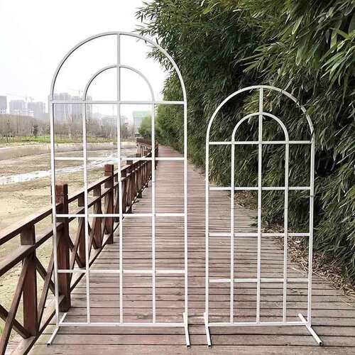 新款婚庆布置铁艺拱门道具森系婚礼场景金色白色装饰屏风路引工厂
