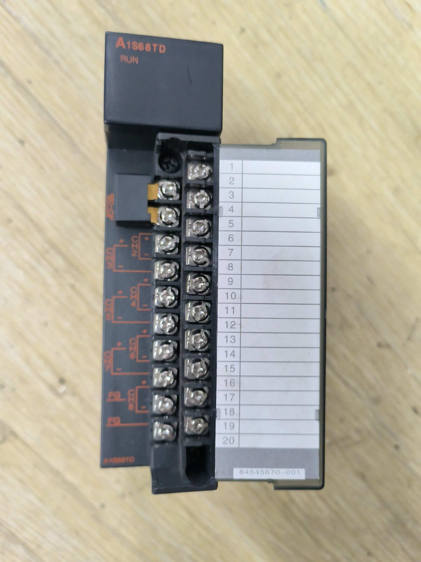 三菱PLC的A系列原装正品模块 A1S68TD，基本全新，原