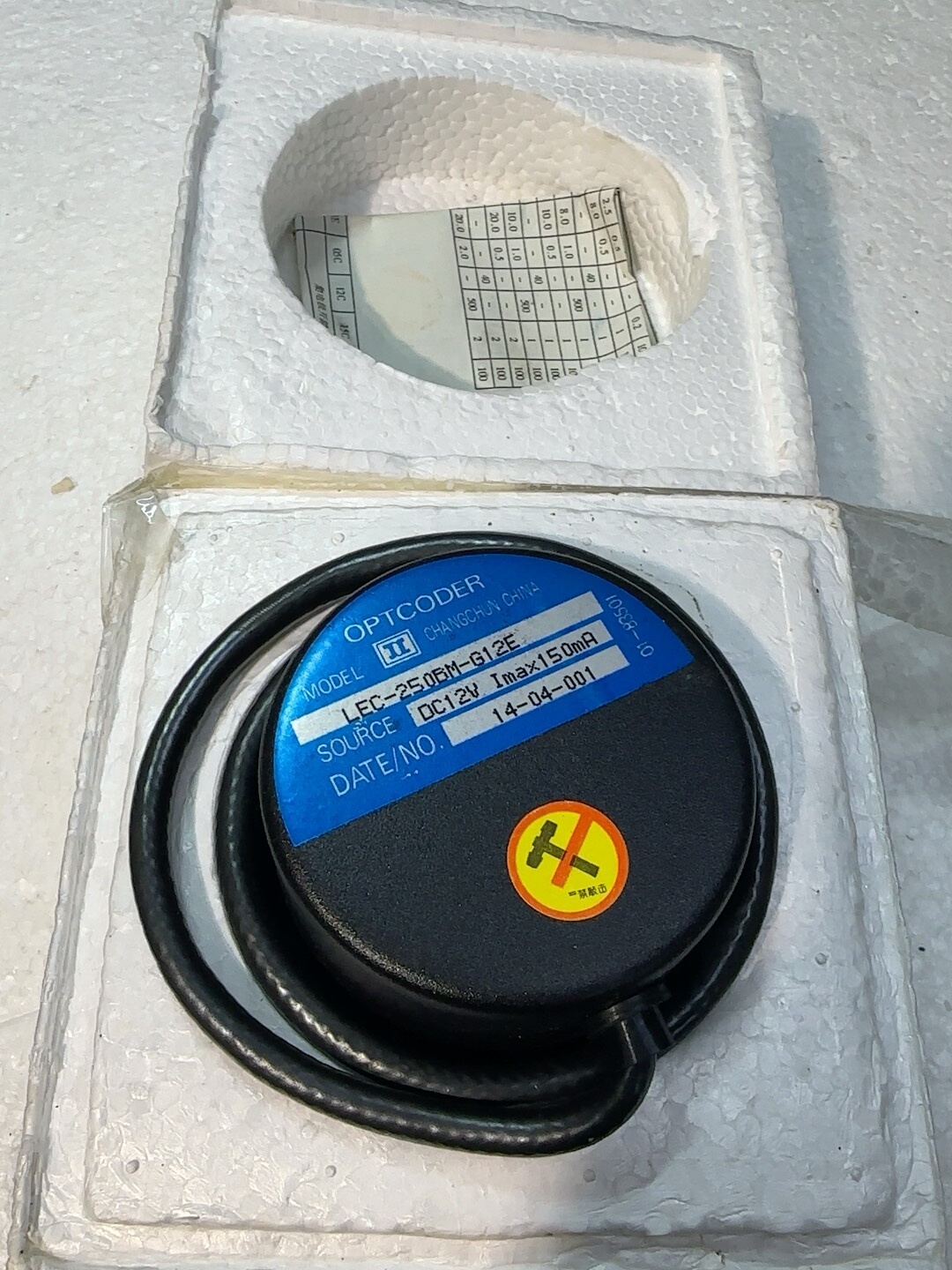 LEC-250BM-G12E编码器，全新备件，轴卡簧有生锈痕