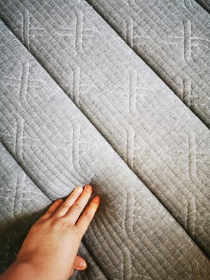 喜临门的床垫哪个系列比较好?心痛一个月塌陷了是吗