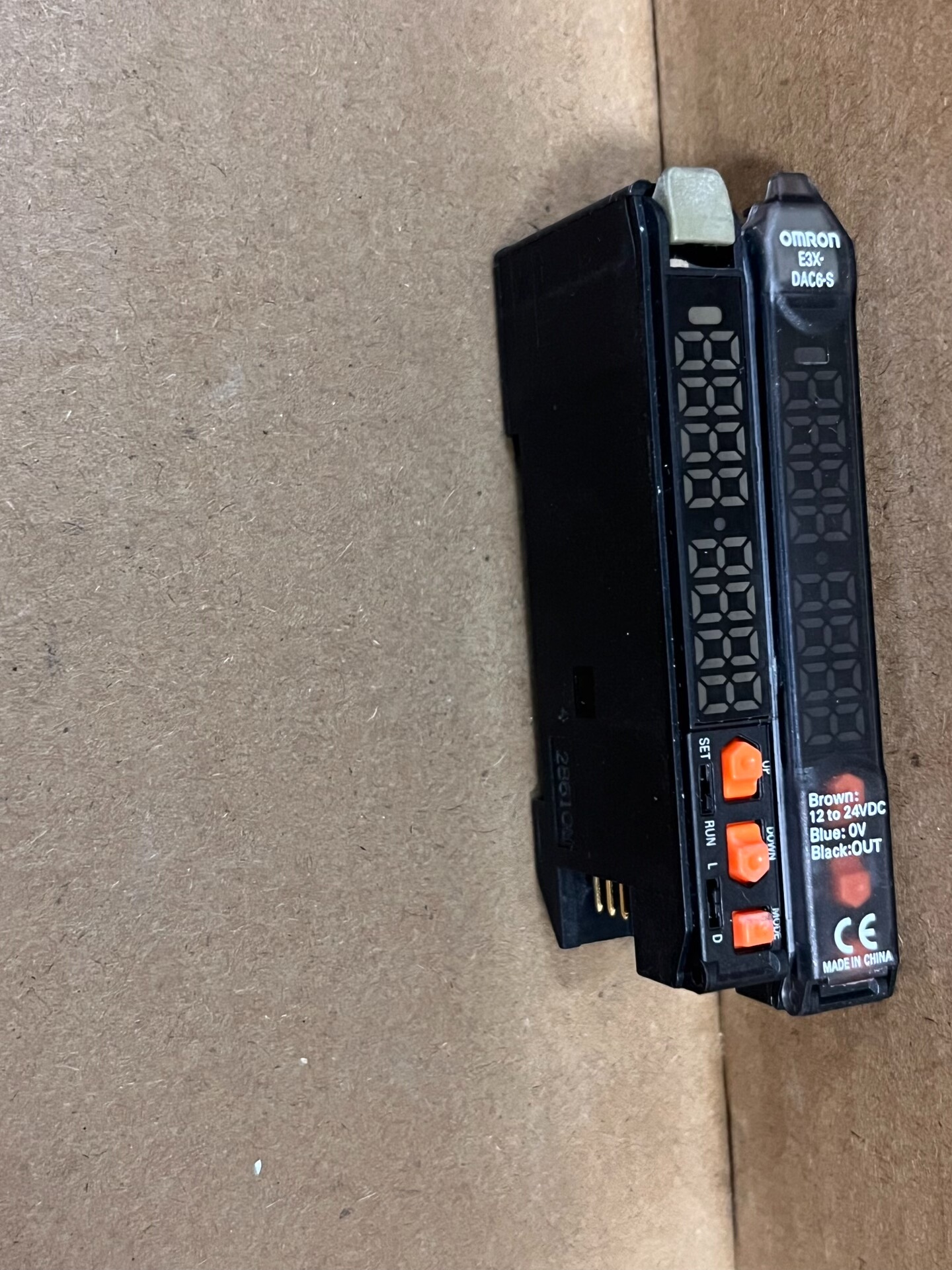 原装正品欧姆龙，E3X-DAC6-S，白光.光纤放大器