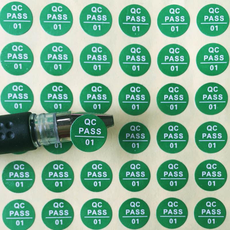 标签贴纸qcpass QC PASS检圆形不干胶质检产品合格不合格 箭头 检
