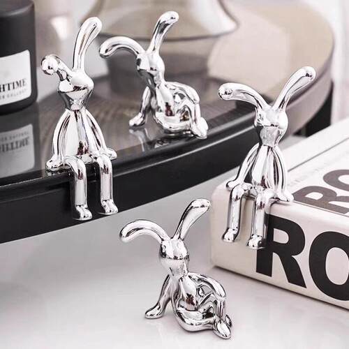 Long-eared rabbit small figurine, a luxurious and high-end s