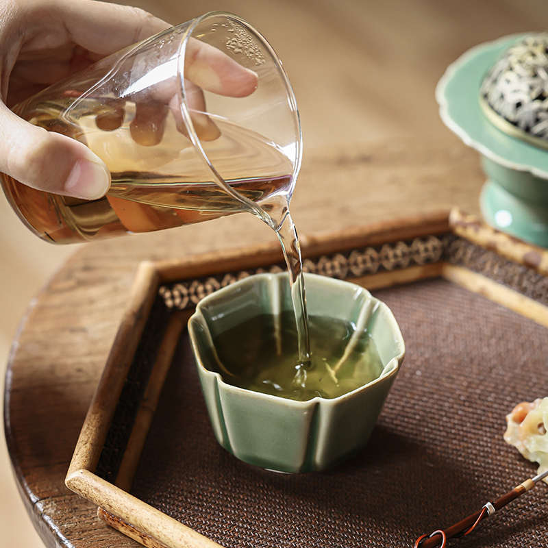 越窑青瓷主人杯仿古日式功夫茶杯葵口杯大号压手杯个人杯家用茶具