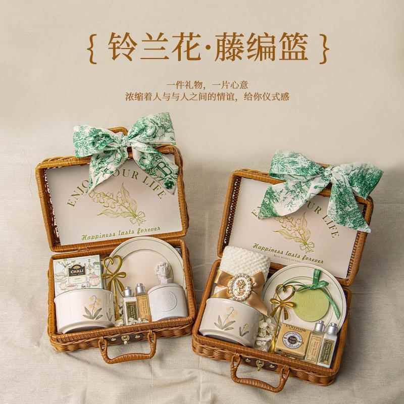 女伴娘实用婚礼小众感杯碟结婚回礼藤编篮礼盒