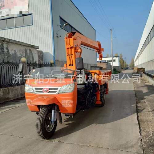 三轮随车吊 3到5吨苗圃吊树小型移动吊机 农用多功能自吊车