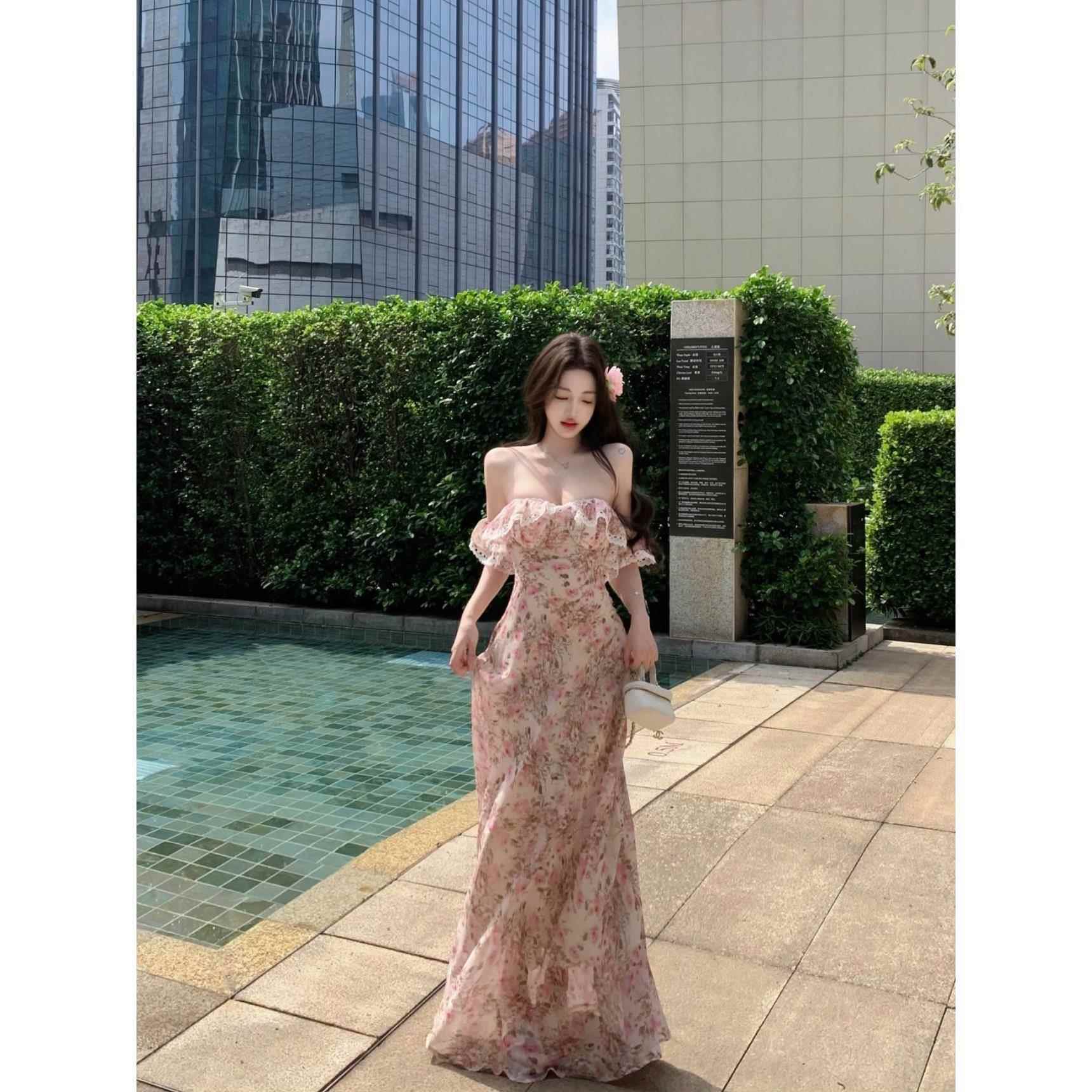 一字肩法式碎花茶歇连衣裙女夏季度假温柔风长裙收腰绝美气质裙子