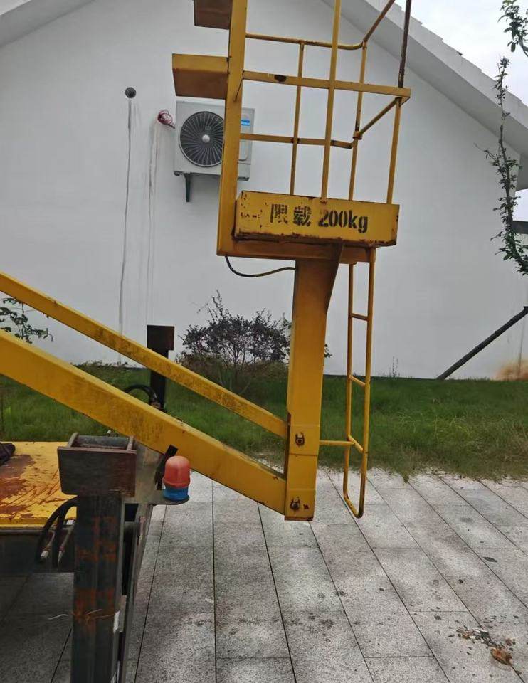 1月6日襄阳12米液压升降机一台功能正常网络拍卖公告