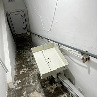 可重置160kg的斜挂式上下楼梯载货平台升降机楼梯升降机