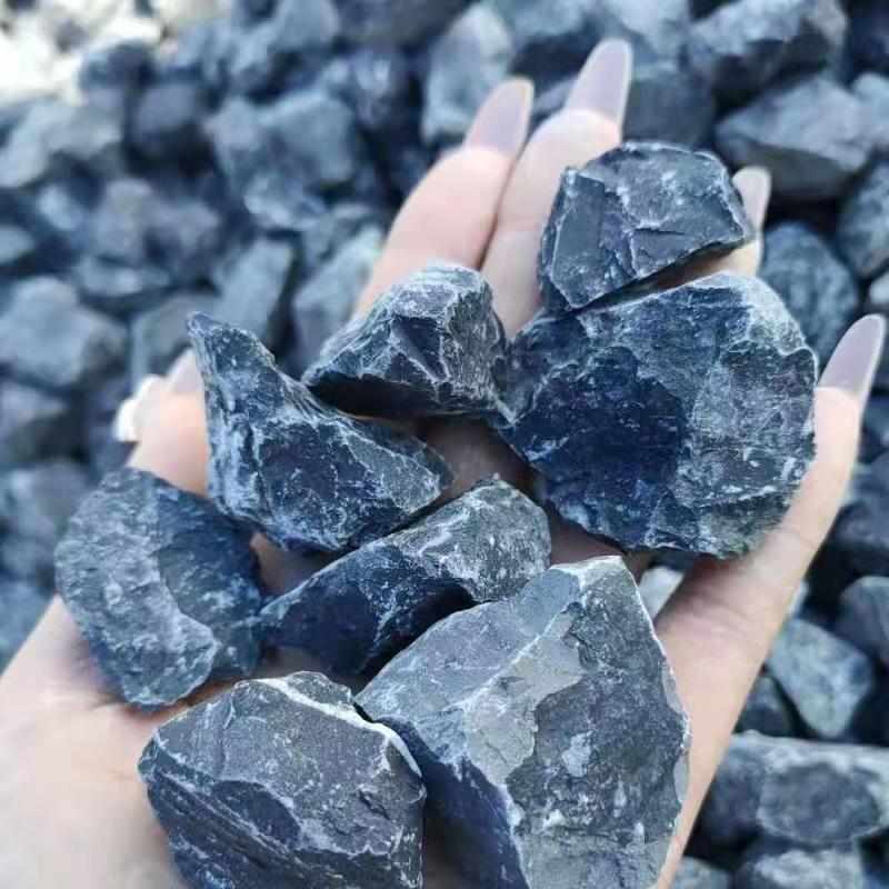 黑石子 厂家批发枯山水造景用黑色水洗石 露营地面用黑色砾石