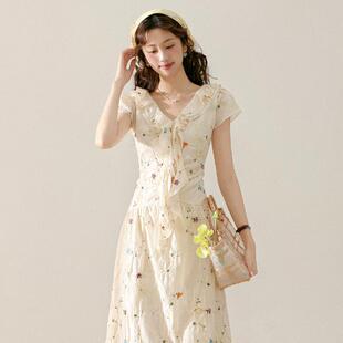 三寸藕【杏仁糖花】杏色碎花洋装女夏季荷叶边抽褶收腰度假裙子
