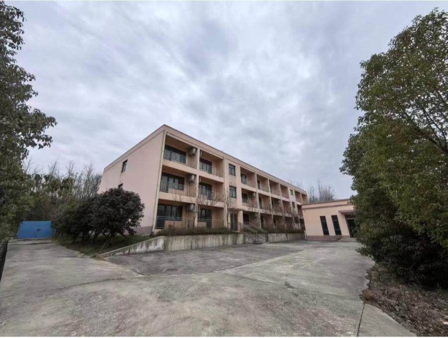 1月4日信阳农业科技公司名下的房屋建（构）筑物、设备、车辆及树木网络拍卖公告